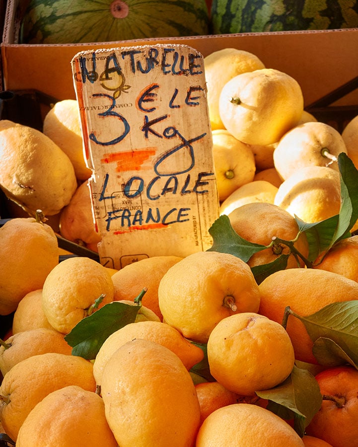 Oranges with a label that says '3 kg'.