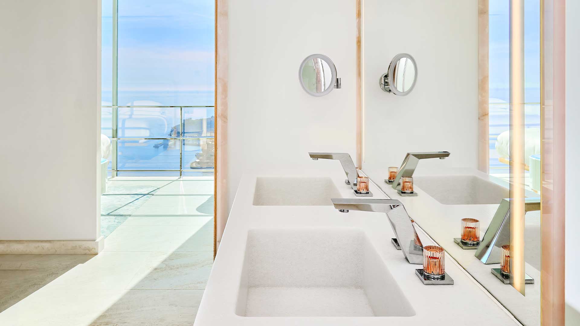 Azur Duplex Suite bathroom