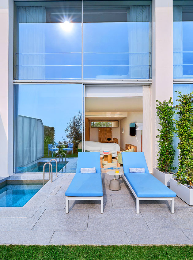 Corniche Duplex Suite private terrace
