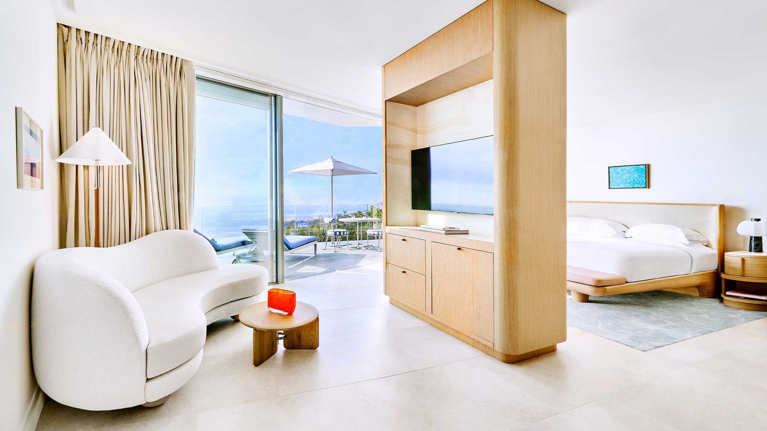 Corniche Junior Suite living room