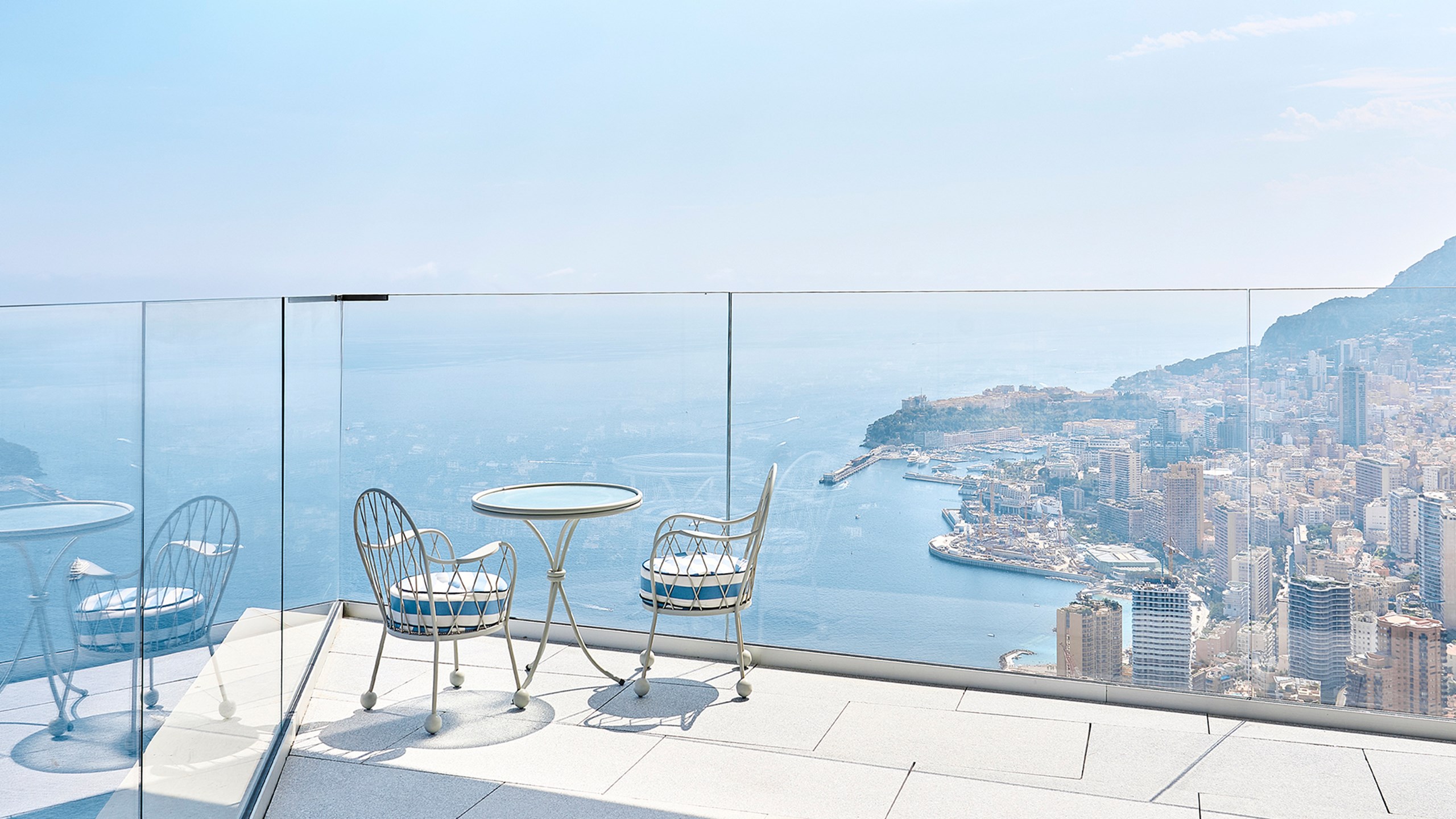 Panoramic Suite - terrace with table and chairs and panoramic view over the sea and the Riviera.