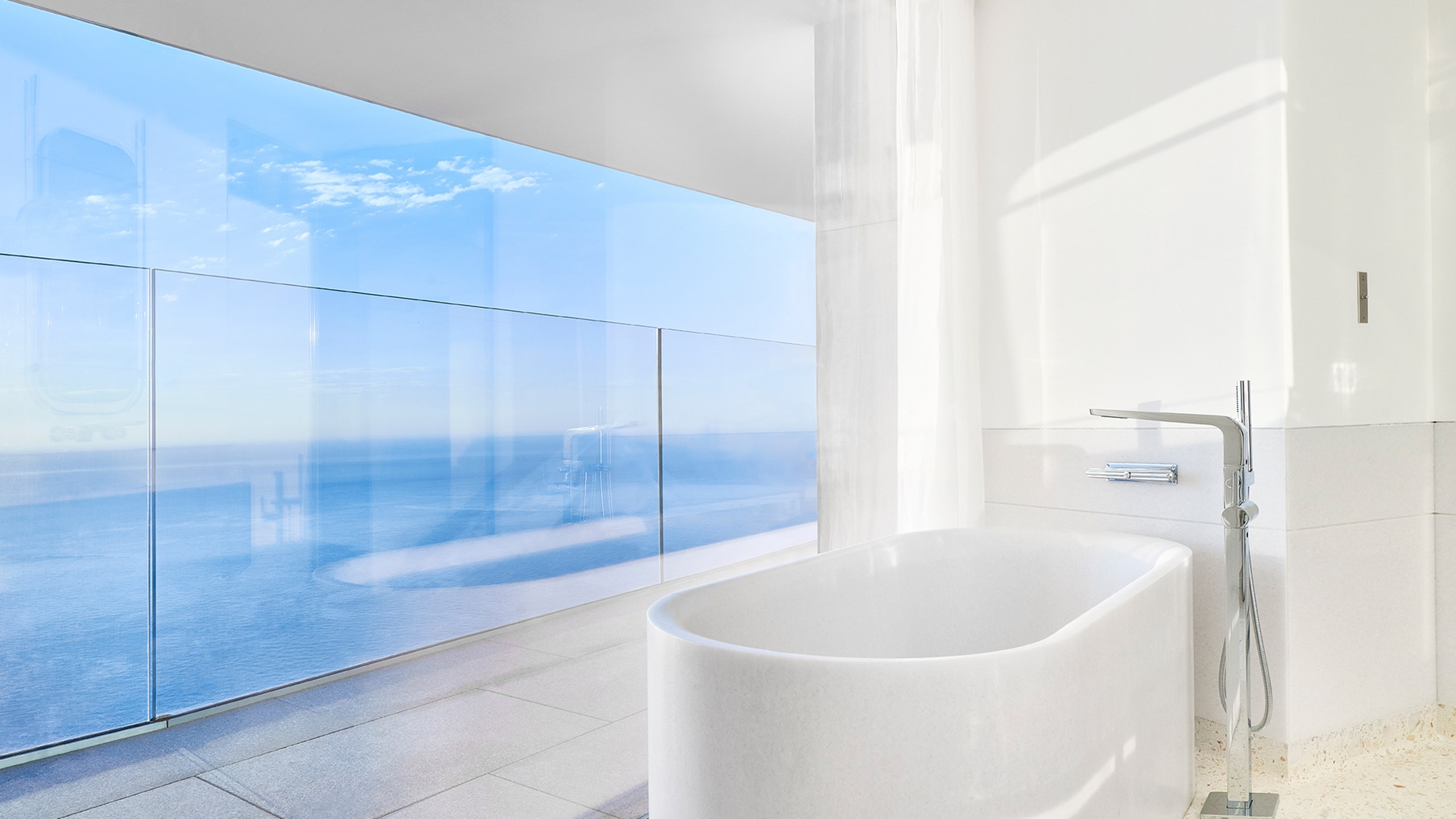 Suite Riviera - salle de bain avec vue sur la mer