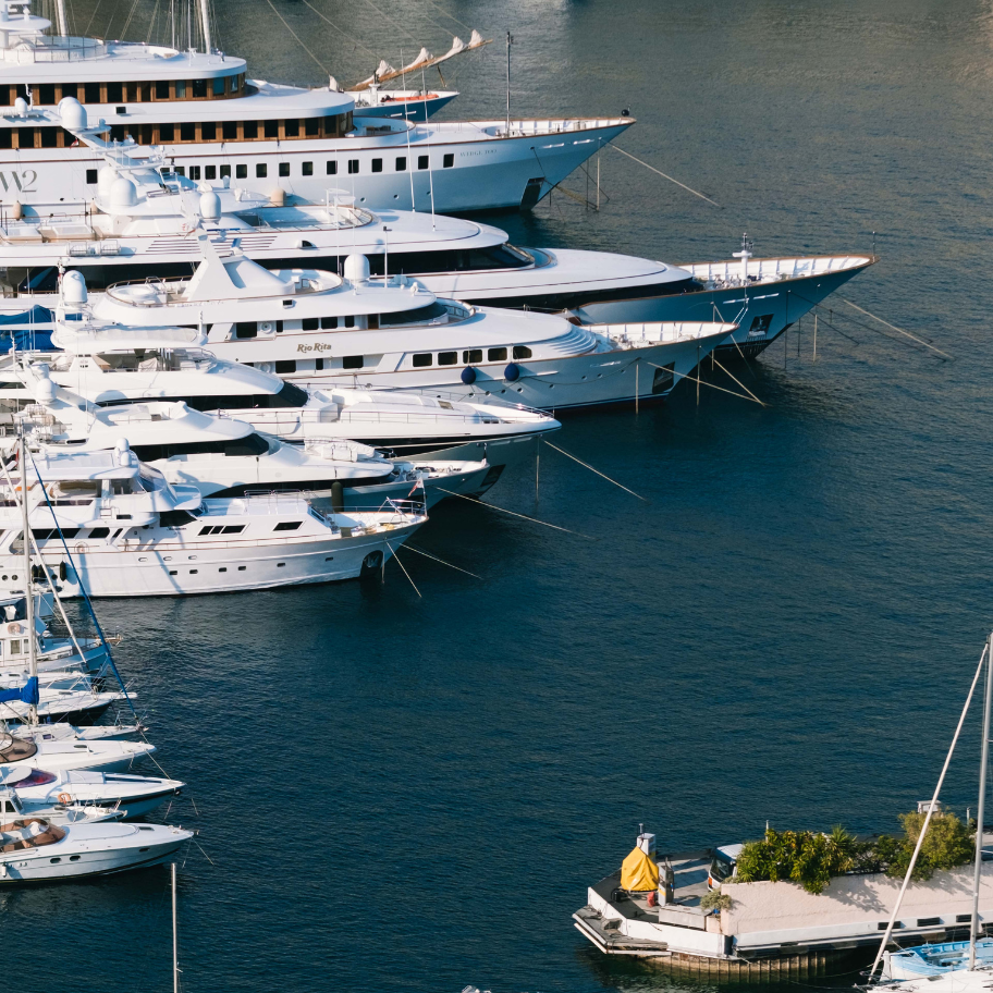 bateaux & yachts amarrés au port de Monaco - boats & yachts moored to Monaco harbour