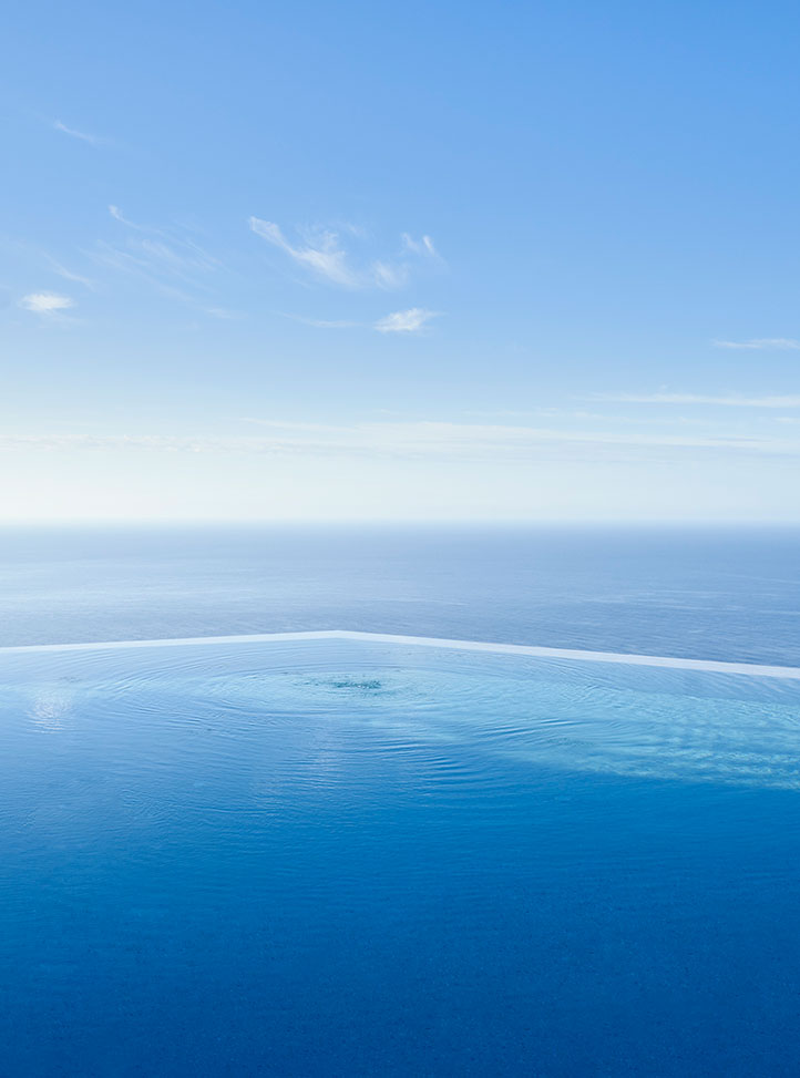 The Maybourne Riviera - Infinity Pool view on the sea
